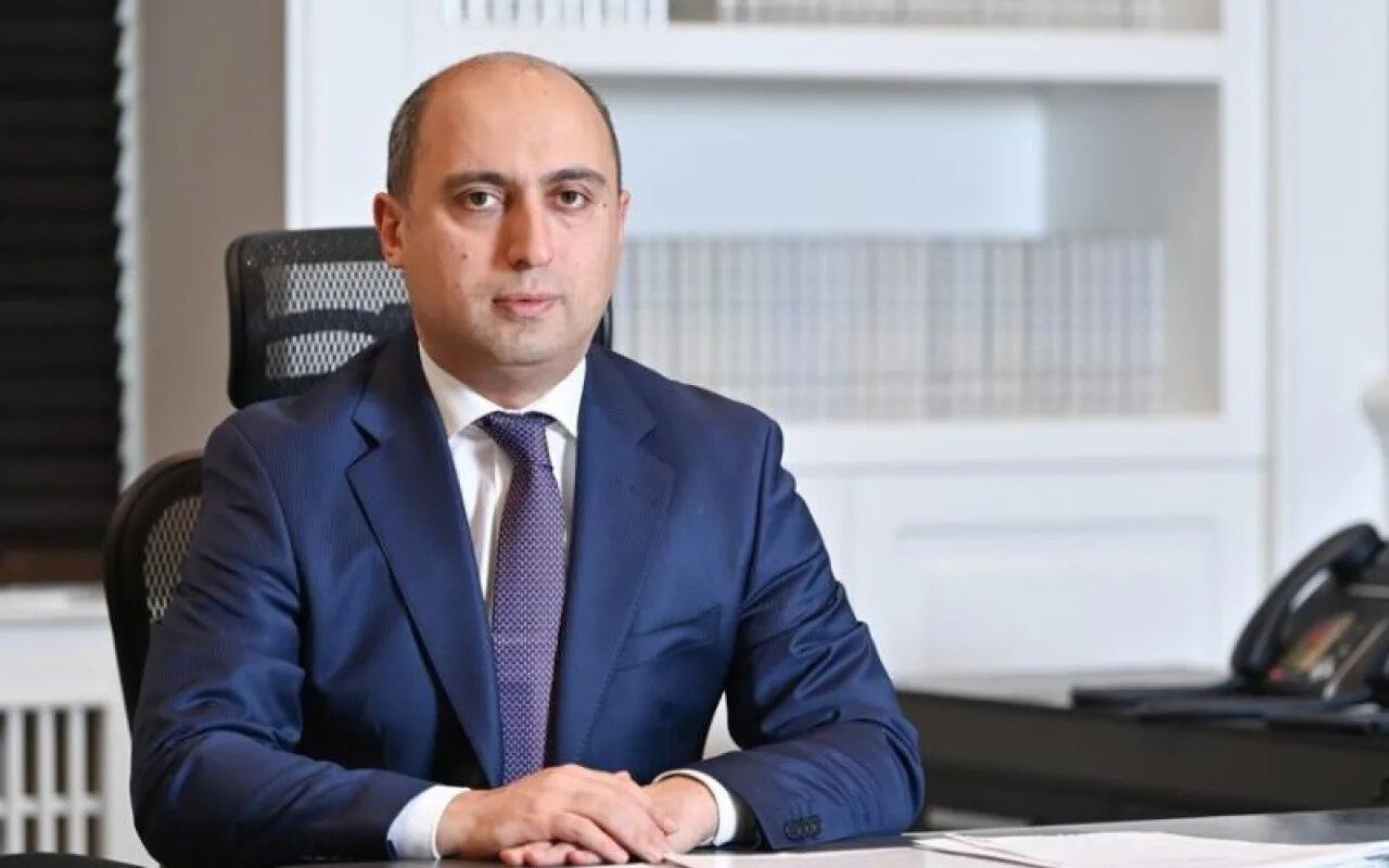 Emin Əmrullayev şagirdləri təbrik etdi